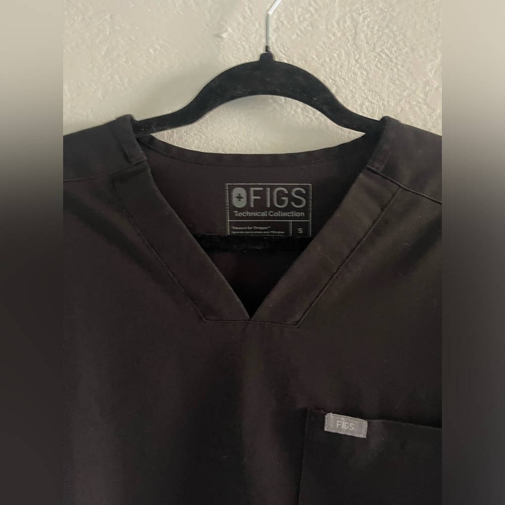 FIGS Chisec Scrub Top - Picture 9 of 10